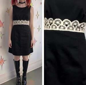 Vintage 50s 60s | Black Lace Trim Beatnik Mod Classic LBD A Line Mini Dress | M